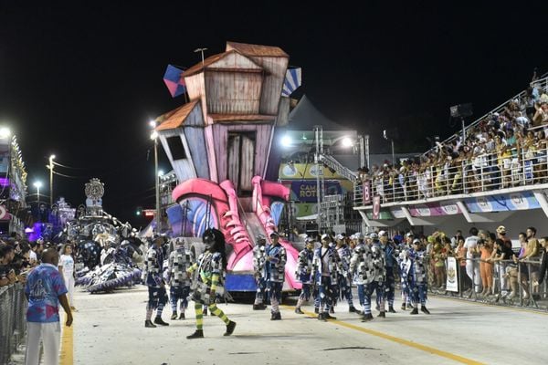 Novo Império leva o universo infantil para a avenida por Vitor Jubini