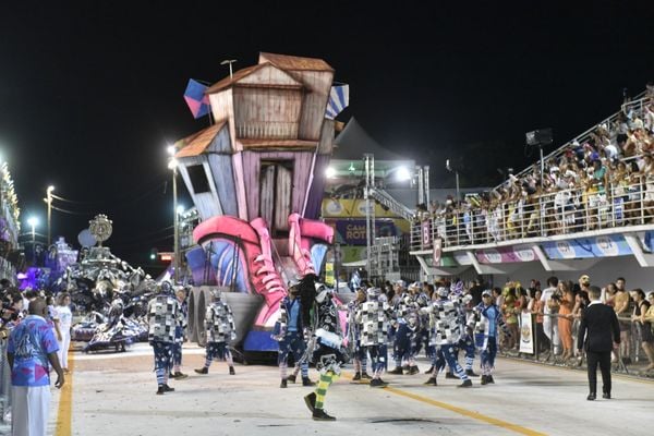 Novo Império leva o universo infantil para a avenida por Vitor Jubini