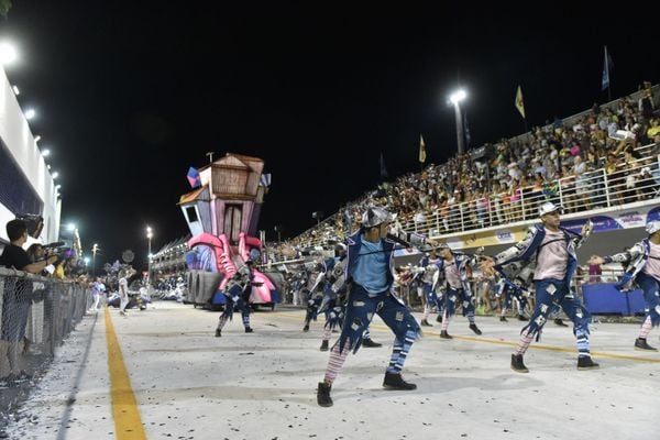 Novo Império leva o universo infantil para a avenida por Vitor Jubini
