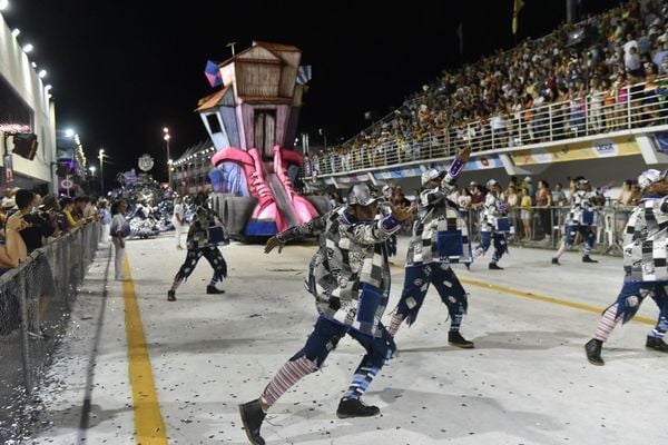 Novo Império leva o universo infantil para a avenida por Vitor Jubini