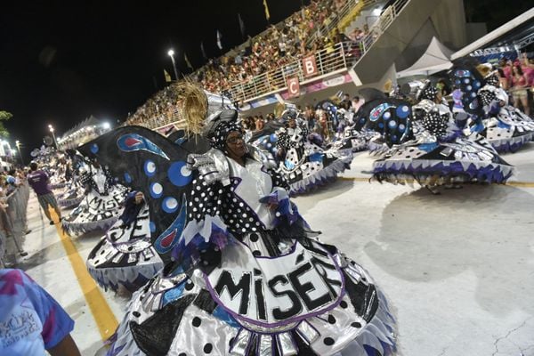 Novo Império leva o universo infantil para a avenida por Vitor Jubini