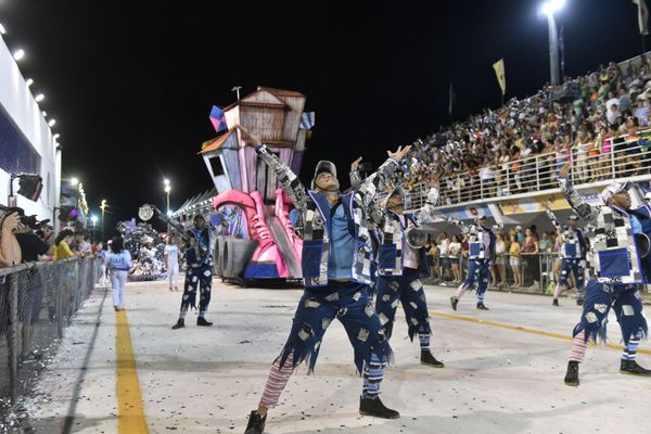 Novo Império leva o universo infantil para a avenida por Vitor Jubini
