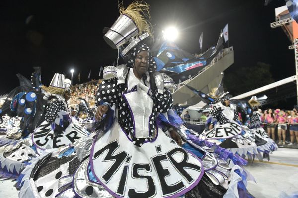 Novo Império leva o universo infantil para a avenida por Vitor Jubini