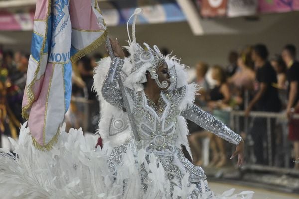 Novo Império leva o universo infantil para a avenida por Vitor Jubini