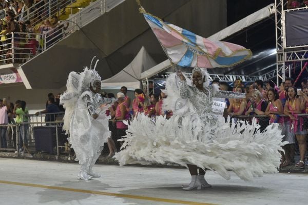 Novo Império leva o universo infantil para a avenida por Vitor Jubini