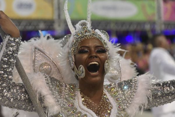 Novo Império leva o universo infantil para a avenida por Vitor Jubini