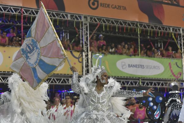 Novo Império leva o universo infantil para a avenida por Vitor Jubini