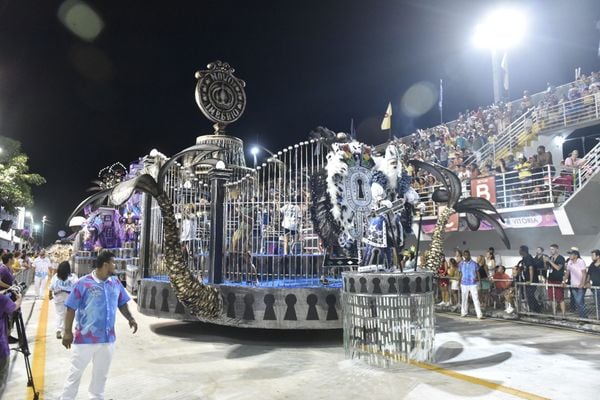 Novo Império leva o universo infantil para a avenida por Vitor Jubini