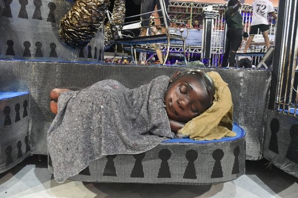 Novo Império leva o universo infantil para a avenida por Vitor Jubini