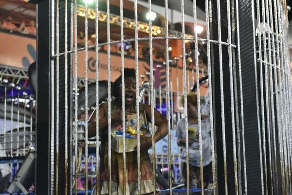 Novo Império leva o universo infantil para a avenida por Vitor Jubini