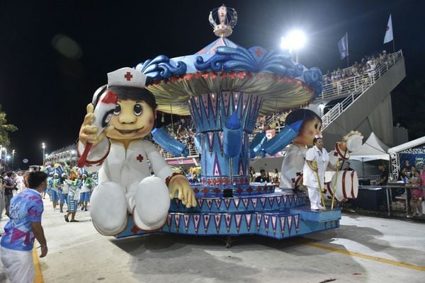 Novo Império leva o universo infantil para a avenida por Vitor Jubini