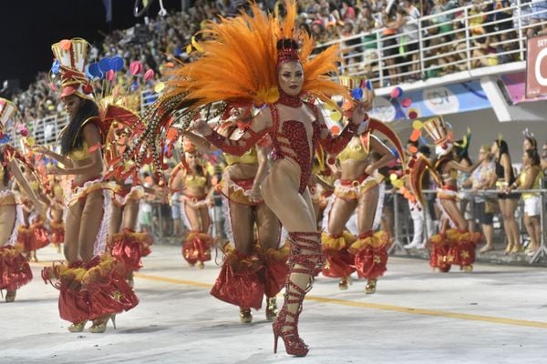 Novo Império leva o universo infantil para a avenida por Vitor Jubini