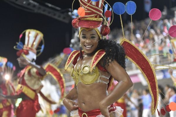 Novo Império leva o universo infantil para a avenida por Vitor Jubini