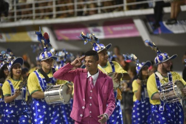 Novo Império leva o universo infantil para a avenida por Vitor Jubini