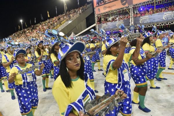 Novo Império leva o universo infantil para a avenida por Vitor Jubini