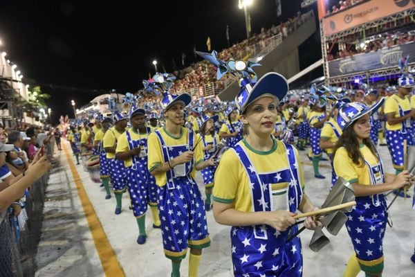 Novo Império leva o universo infantil para a avenida por Vitor Jubini