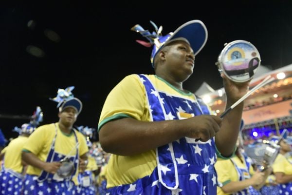 Novo Império leva o universo infantil para a avenida por Vitor Jubini