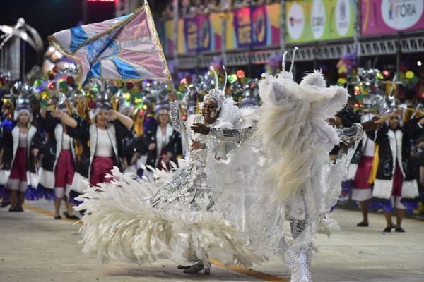 Novo Império leva o universo infantil para a avenida por Rodrigo Gavini