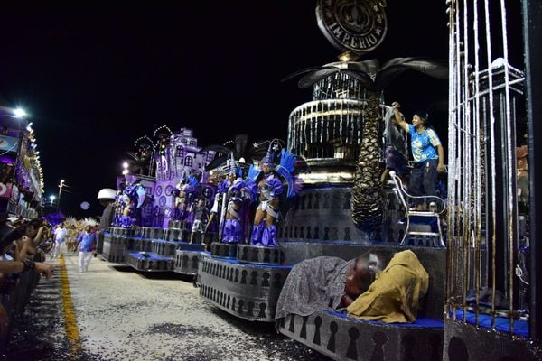 Novo Império leva o universo infantil para a avenida por Rodrigo Gavini