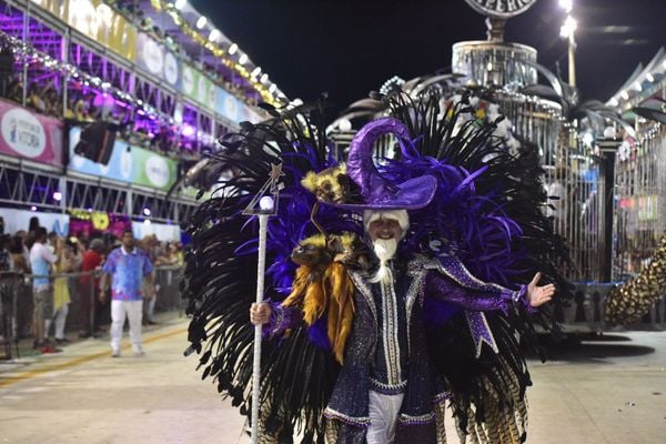 Novo Império leva o universo infantil para a avenida por Rodrigo Gavini