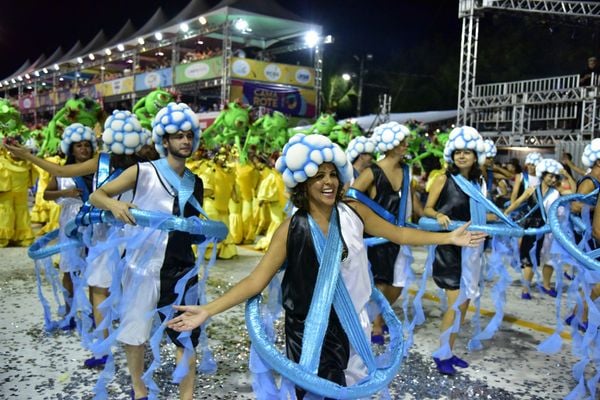 Novo Império leva o universo infantil para a avenida por Rodrigo Gavini