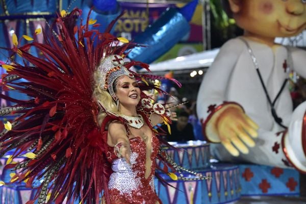 Novo Império leva o universo infantil para a avenida por Rodrigo Gavini