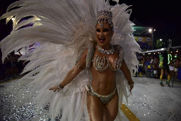 Novo Império leva o universo infantil para a avenida por Rodrigo Gavini