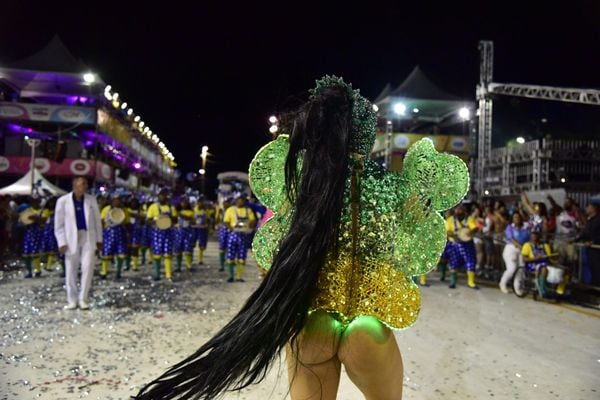 Novo Império leva o universo infantil para a avenida por Rodrigo Gavini