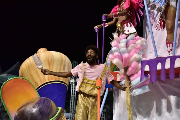 Novo Império leva o universo infantil para a avenida por Rodrigo Gavini