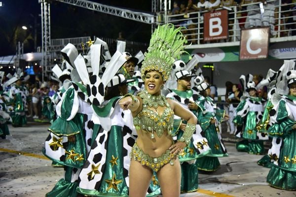 Novo Império leva o universo infantil para a avenida por Rodrigo Gavini