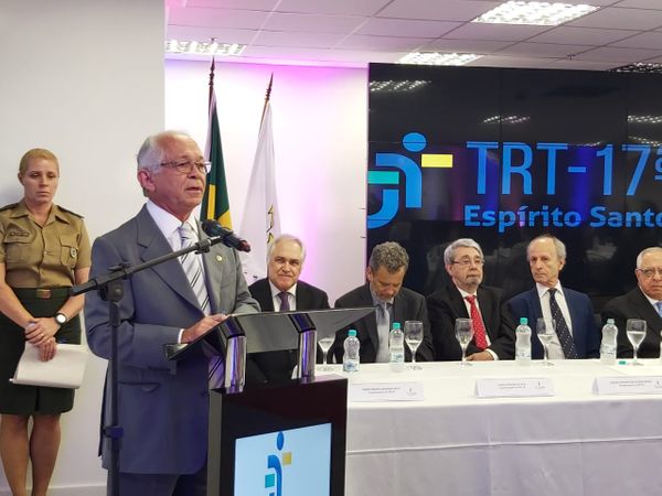 João Batista Brito Pereira, ministro do Tribunal Superior do Trabalho (TST), discursa na inauguração da sede do TRT-ES. Crédito: Natalia Devens