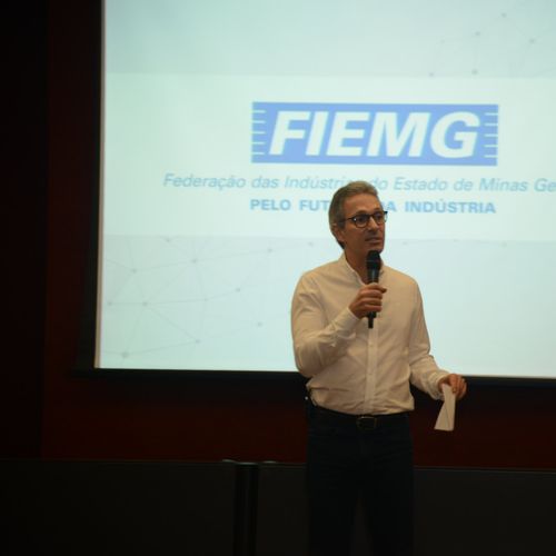 Sugestão foi dada, em tom de brincadeira, por Romeu Zema ao governador capixaba Renato Casagrande, em evento em Minas Gerais