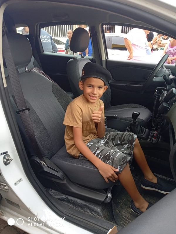 Luiz Otávio pode conhecer uma viatura da PM por dentro por Divulgação | Polícia Militar