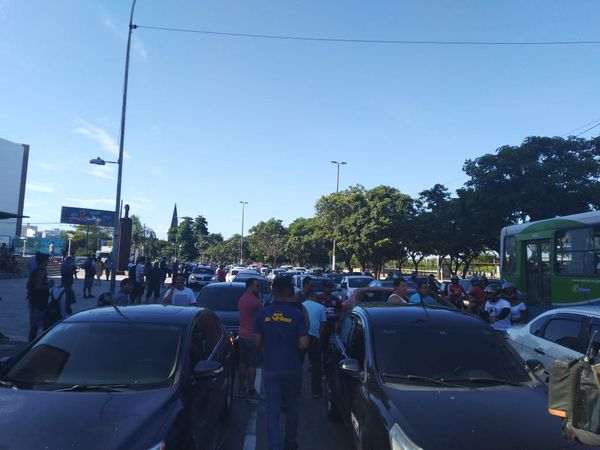 Motoristas de aplicativo protestam em frente a Assembleia Legislativa. Crédito: Iara Diniz