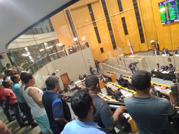 Motoristas de aplicativo protestam na Assembleia Legislativa. Crédito: Iara Diniz