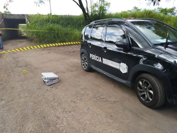 O corpo de um mulher morta a tiros foi encontrado próximo à Rodovia do Contorno, na Serra,. Crédito: Caíque Verli