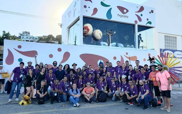 Parte da equipe que trabalhou na transmissão do Carnaval de Vitória. Crédito: Reprodução | TV Gazeta