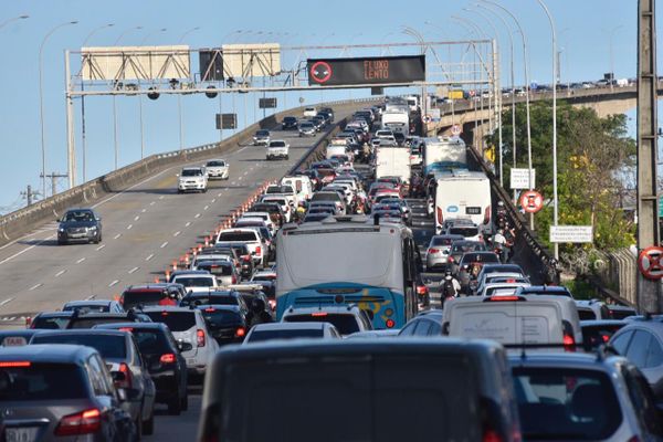 Protesto de motoristas de aplicativo gera trânsito intenso na Terceira Ponte . Crédito: Vitor Jubini