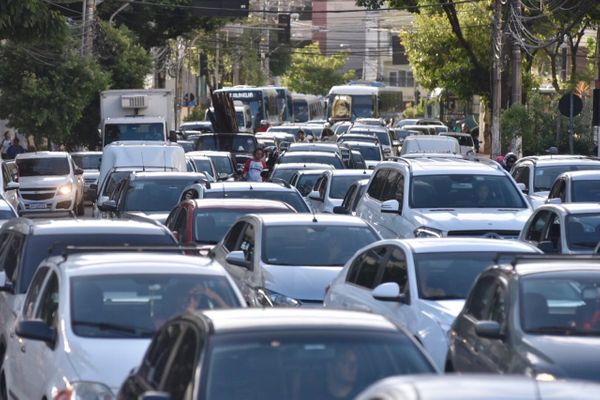 Protesto de motoristas de aplicativo gera trânsito intenso na Terceira Ponte 