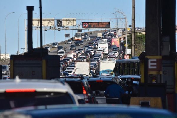 Protesto de motoristas de aplicativo gera trânsito intenso na Terceira Ponte 