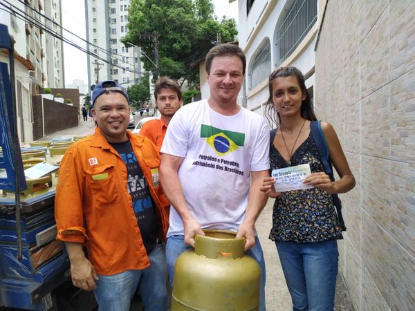 A professora Aline Garcia, 31, comprou a botija de gás com desconto. Crédito: Giordany Bozzato