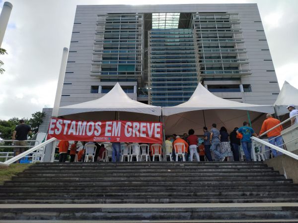 Em protesto, petroleiros distribuem gás com desconto em frente à Petrobras. Crédito: Giordany Bozzato