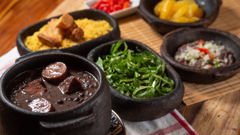 Feijoada da rotisseria Casa Roti, em Jardim Camburi