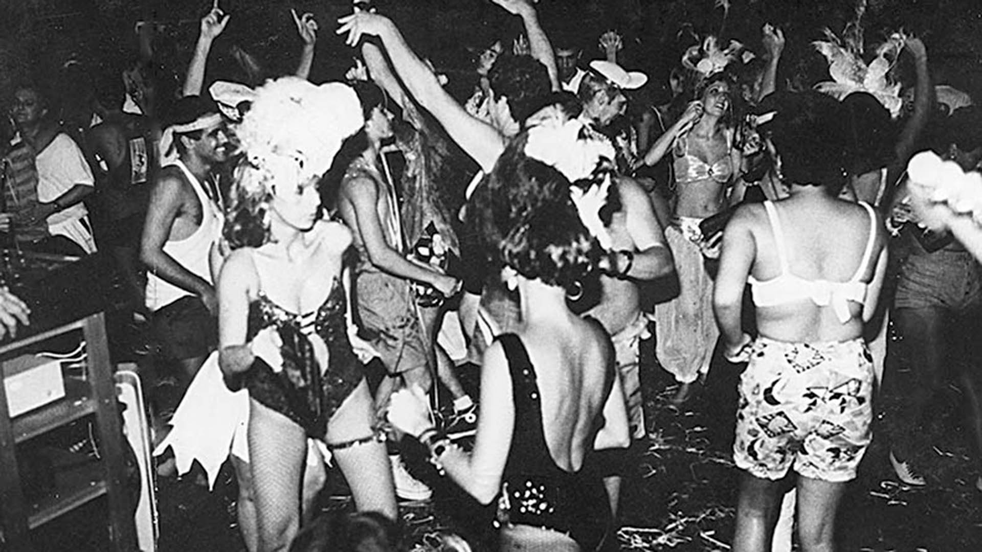 Galeria de fotos antigas dos bailes de carnaval nos clubes da Grande Vitória
