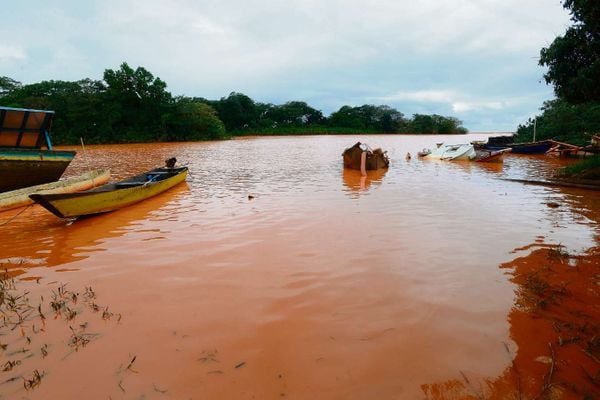 Data 26112015 - ES - Linhares - Rio Doce, em Regência, poluído pela lama da barragem da mineradora Samarco - Editoria Cidades - Foto Bernardo Coutinho - GZ