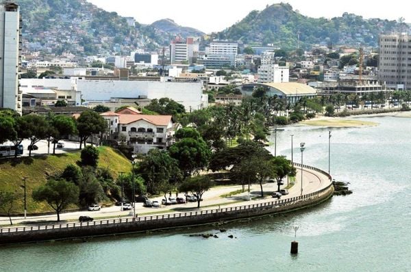 O município de Vitória concentra o maior volume de imóveis em terreno de Marinha