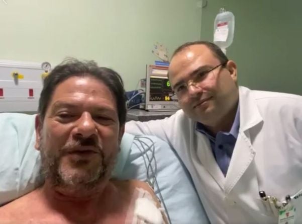 O senador licenciado Cid Gomes ao lado de médico no Hospital do Coração de Sobral. Crédito: Reprodução de vídeo