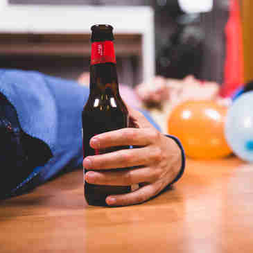 Imagem - Bebeu cerveja demais? Saiba como evitar ou curar a ressaca