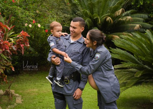 Fotos dos soldados Rogério e Letícia (com o pequeno Pedro) encantaram a internet por Venial Fotografia