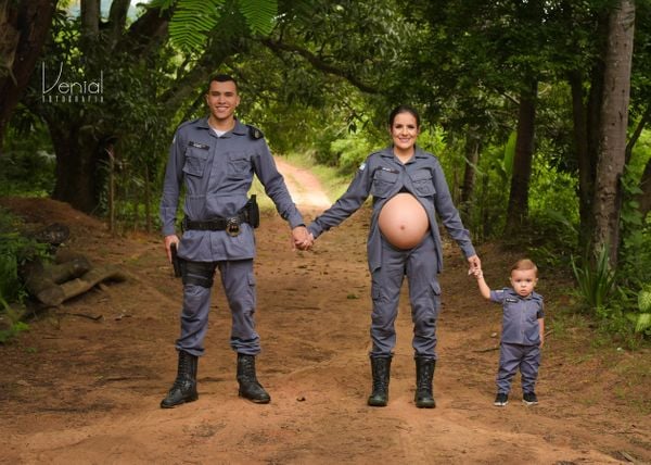 Fotos dos soldados Rogério e Letícia (com o pequeno Pedro) encantaram a internet por Venial Fotografia